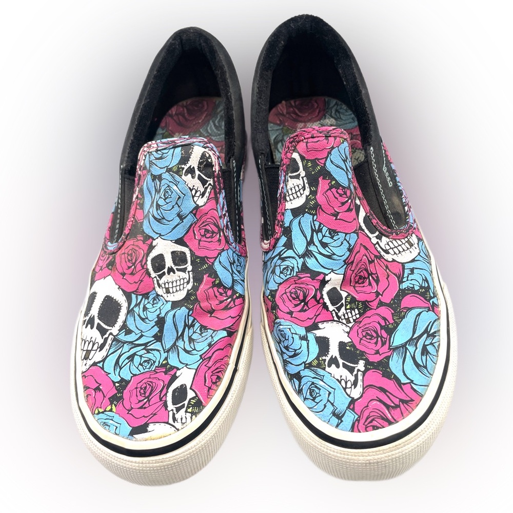 Vintage Skater DC Skull & Roses Slip-on Sneakers, EUC, Rare, FREE SHIPPING